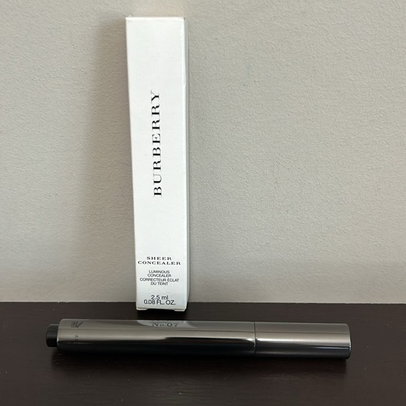 Burberry Sheer Luminous Concealer Tester 07 Walnut 0.08 Oz (2.5 Ml) - Picture 3 of 6